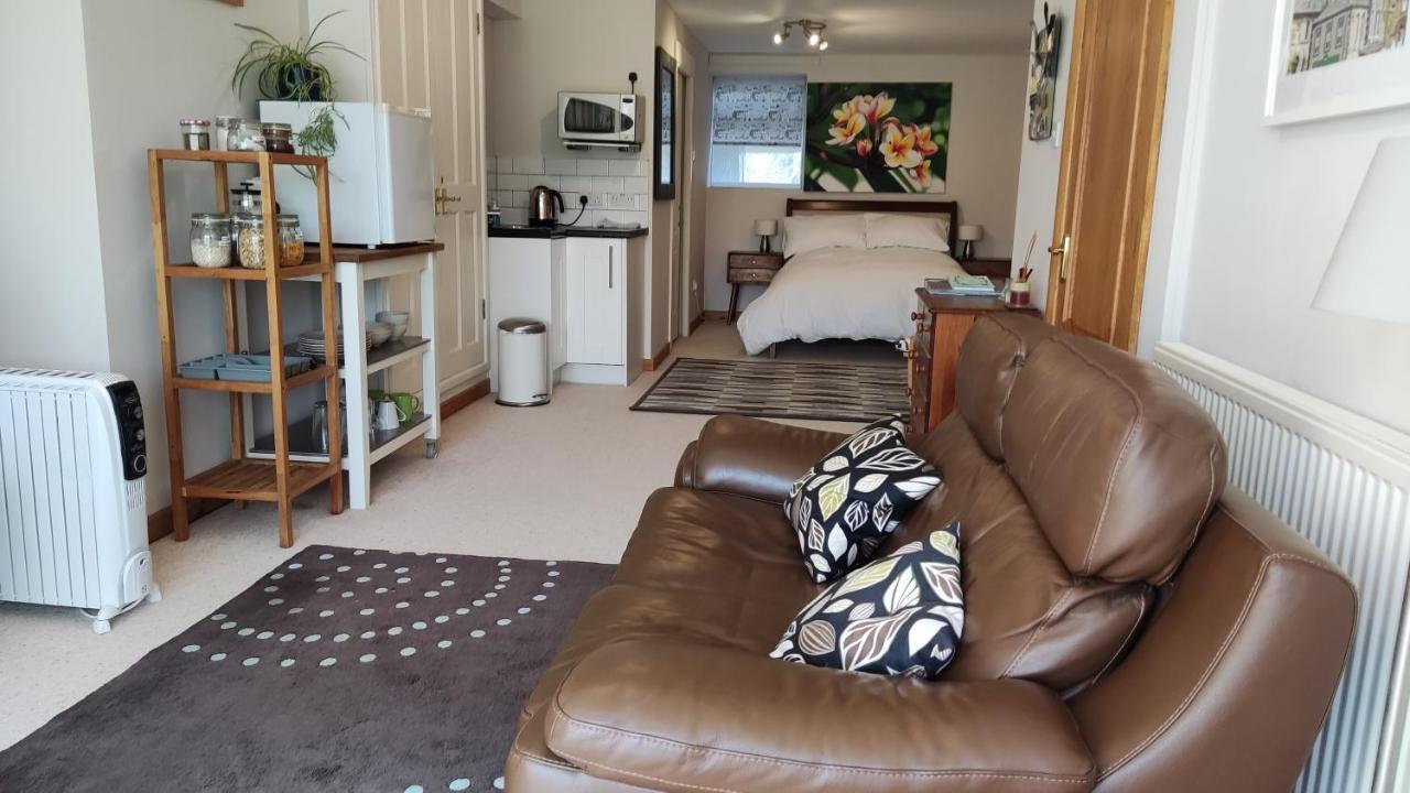 Wood Bank Studio Apartment هولمفيرث المظهر الخارجي الصورة